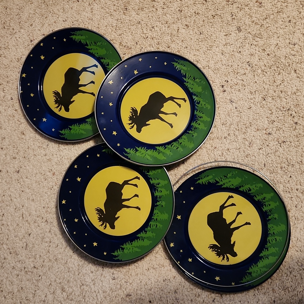 The Golden Rabbit II Moose Design Set 4 Enamelware Plates